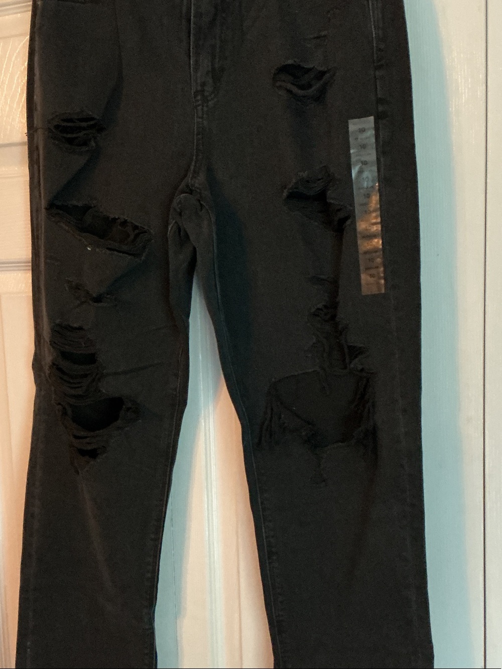 American Eagle Outfitters Black Relaxed Ripped Women's Jeans - Picture 2 of 6